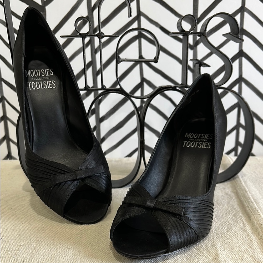 Mootsies Tootsies Black High Heel Peep-Toe Shoes, Size 6